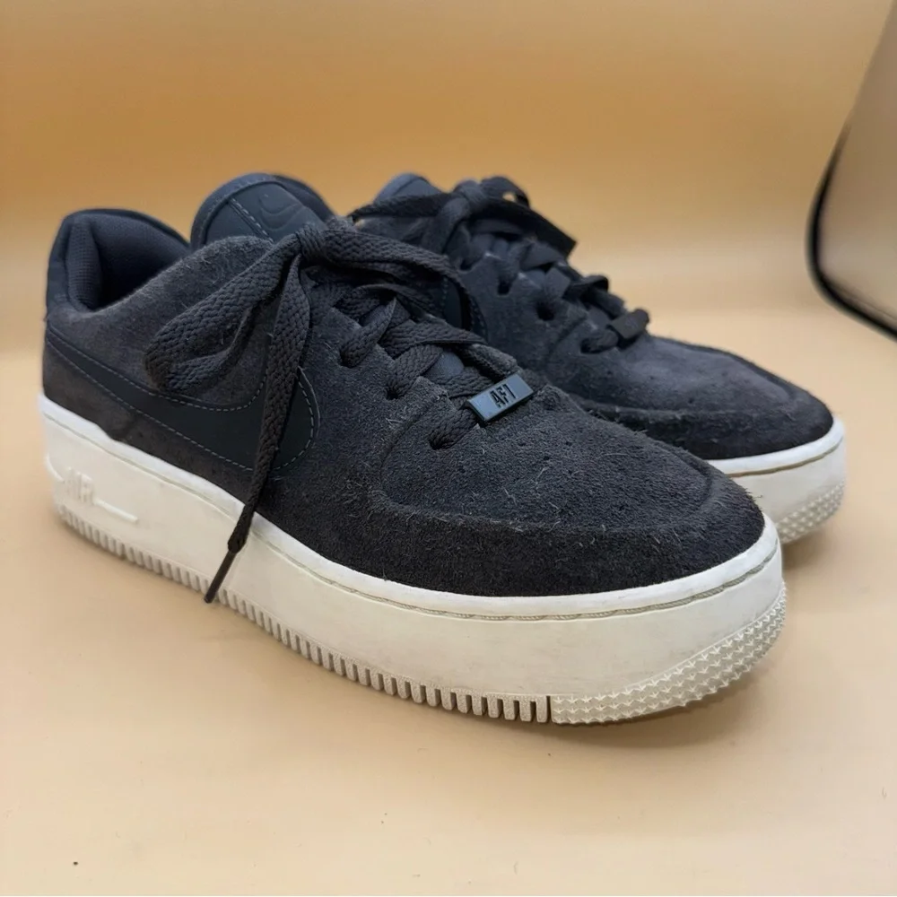 Nike‎ Air Force 1 Sage Low Dark Gray Suede Women's Sneakers, Size 7, EUC